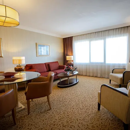 Buyukhanli Park 酒店 4*