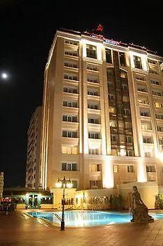 Buyukhanli Park 酒店 4*